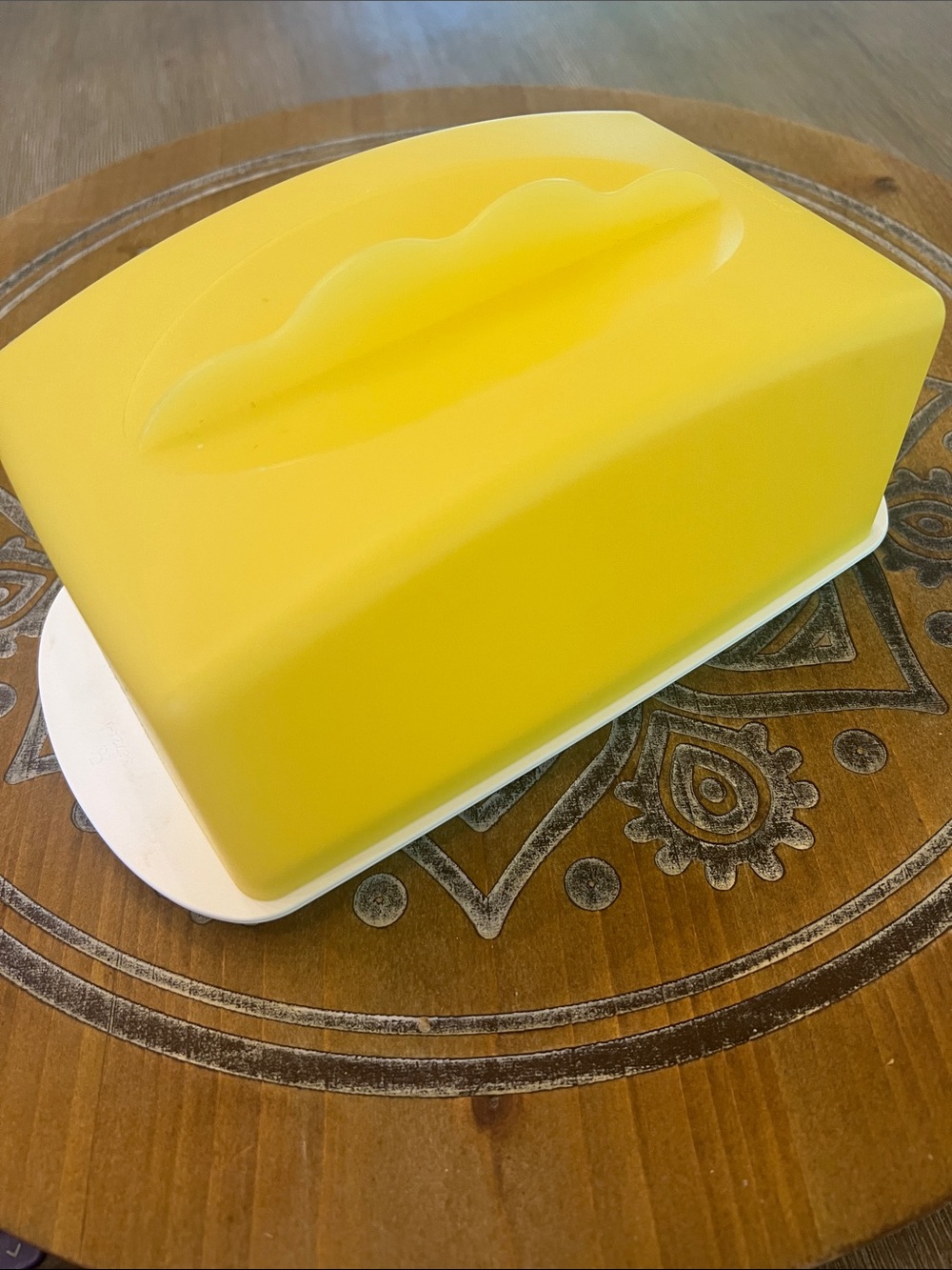 Yellow Tupperware Impressions Butter Dish or Cheese Keeper. Exc condition